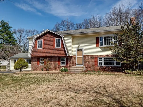 26 Theresa Cir, Northbridge, MA 01534