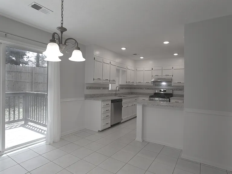 2056 Corners Cir — Photo 3