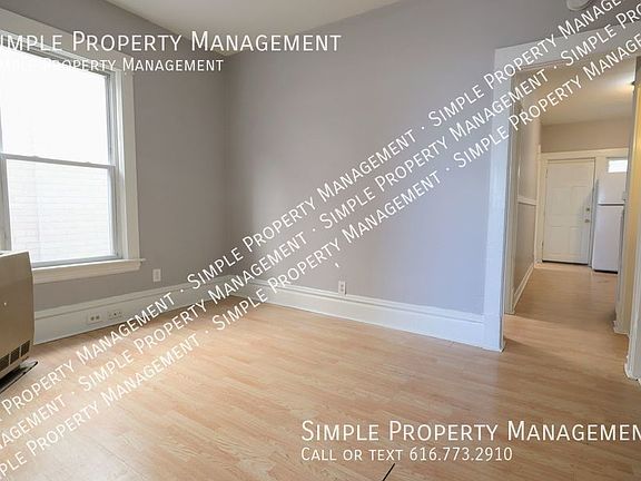 4th image of 15 La Belle St SE #2