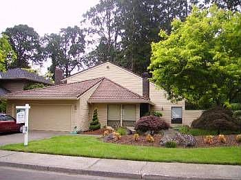 4th image of 542 NE Geraldine Dr