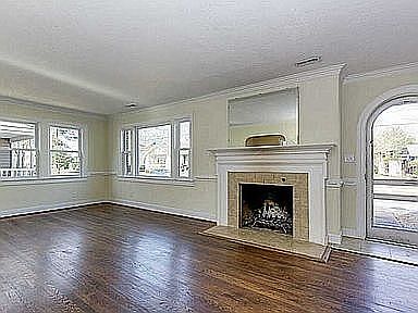 4th image of 1707 Leckie St
