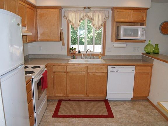 3rd image of 1022 73rd Dr SE