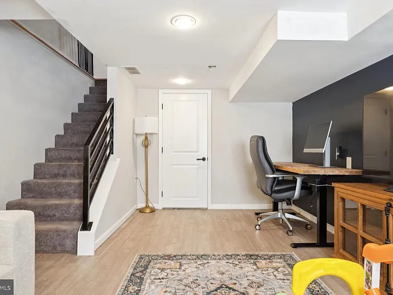 2211 Titan St — Photo 25