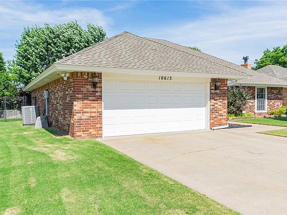 3rd image of 10613 W Country Dr