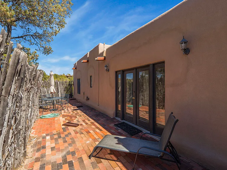Exterior / Side Yard