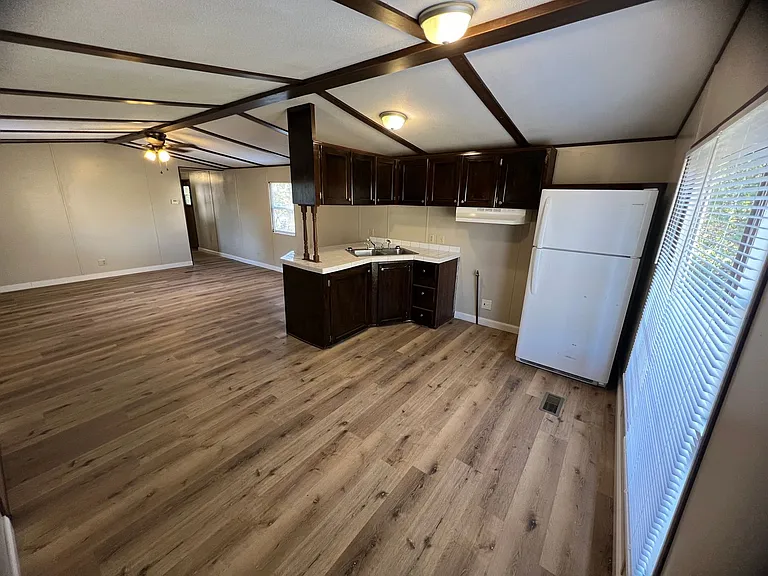 21111 Lapel Rd — Photo 2