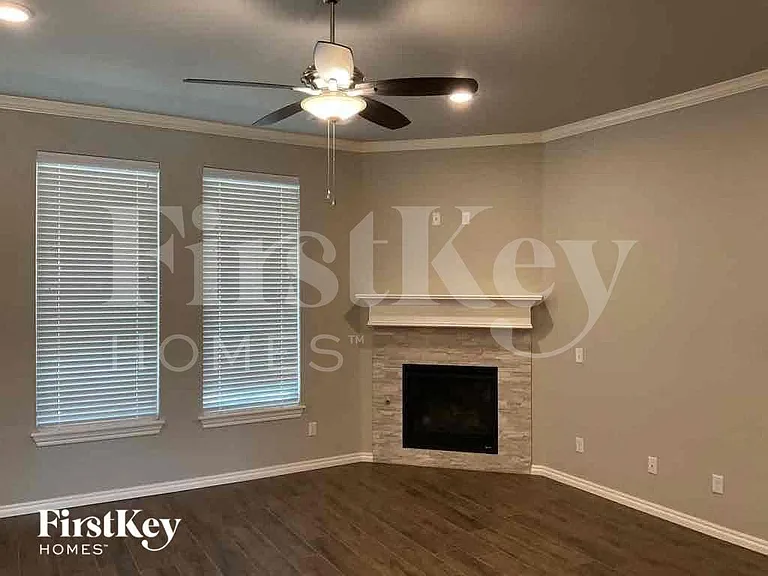 2504 Gerald Ct — Photo 2
