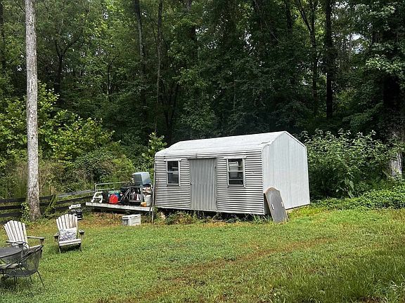 3rd image of 910 Crooked Creek Rd