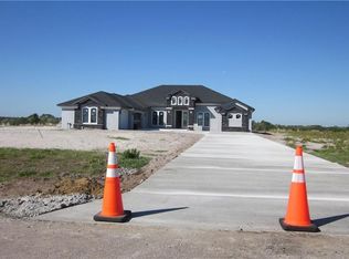 5220 Lake Venice Dr, Wimauma, FL 33598