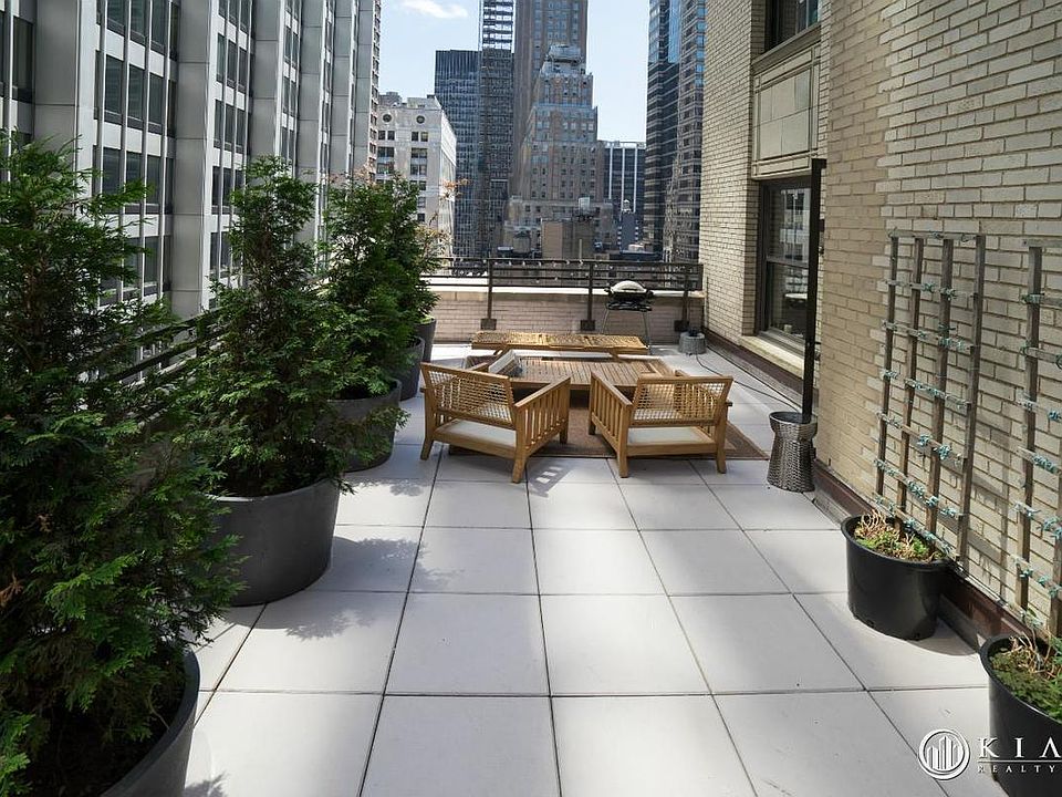 1st image of 20 Pine St APT 1914