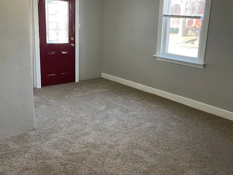 122 E State St — Photo 9