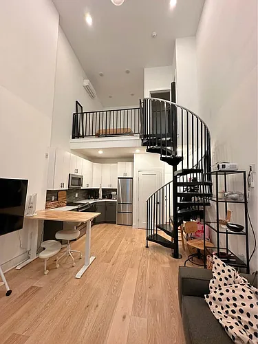 136 Chestnut St #3R Photo 1