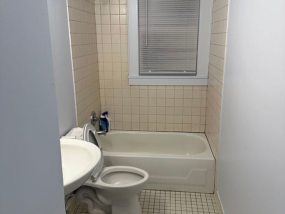 2nd image of 903 Sheridan Ave N #1