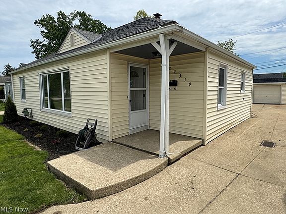 4th image of 29516 Cresthaven Dr