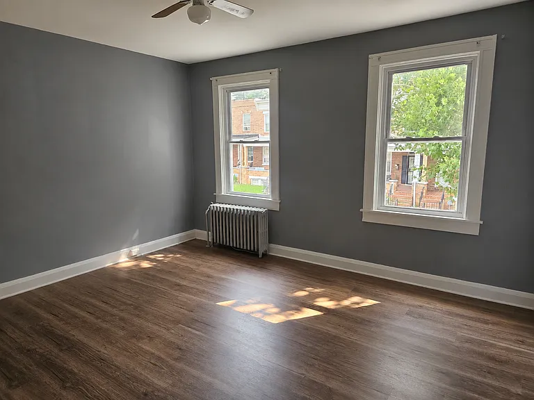 3326 Kenyon Ave — Photo 2