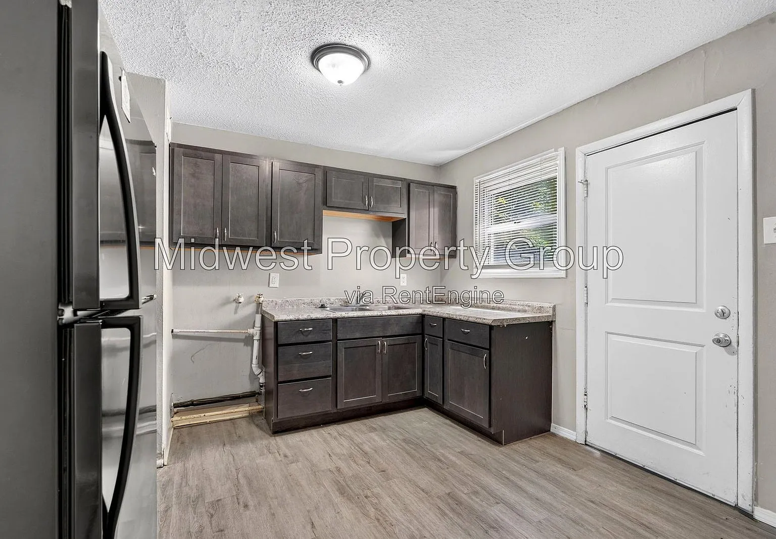3 bed, 1.0 bath, 864 sqft, $1,395 — Photo 2