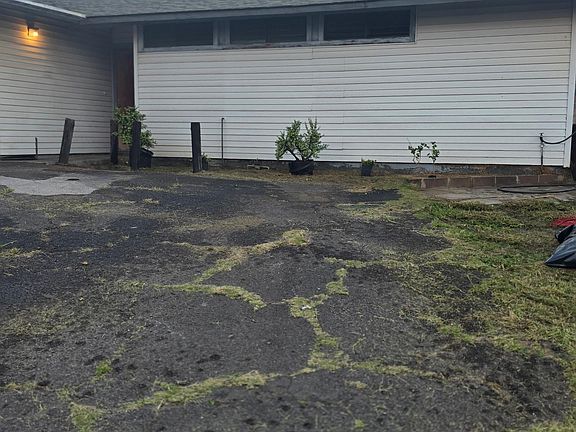 2nd image of 684 Kaulu Pl