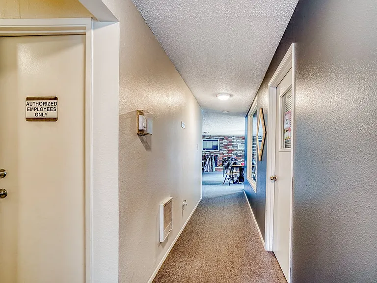Stafford Court Apartments — Photo 19