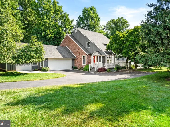 12 Abey Dr, Pennington, NJ 08534
