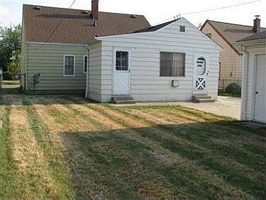 4th image of 27051 Farringdon Ave