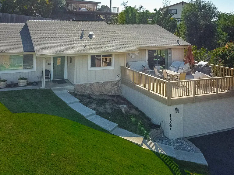 1527 Calavo Dr — Photo 32