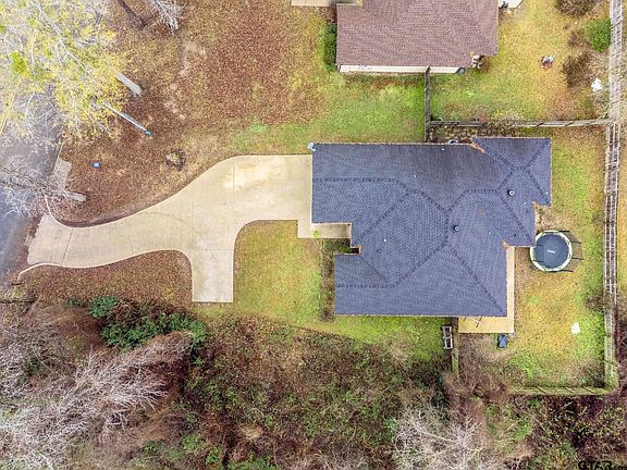5th image of 302 Tupelo Dr