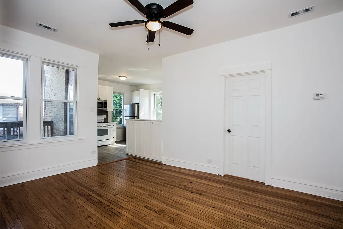 Building Photo - 4632 W Barry Ave #2
