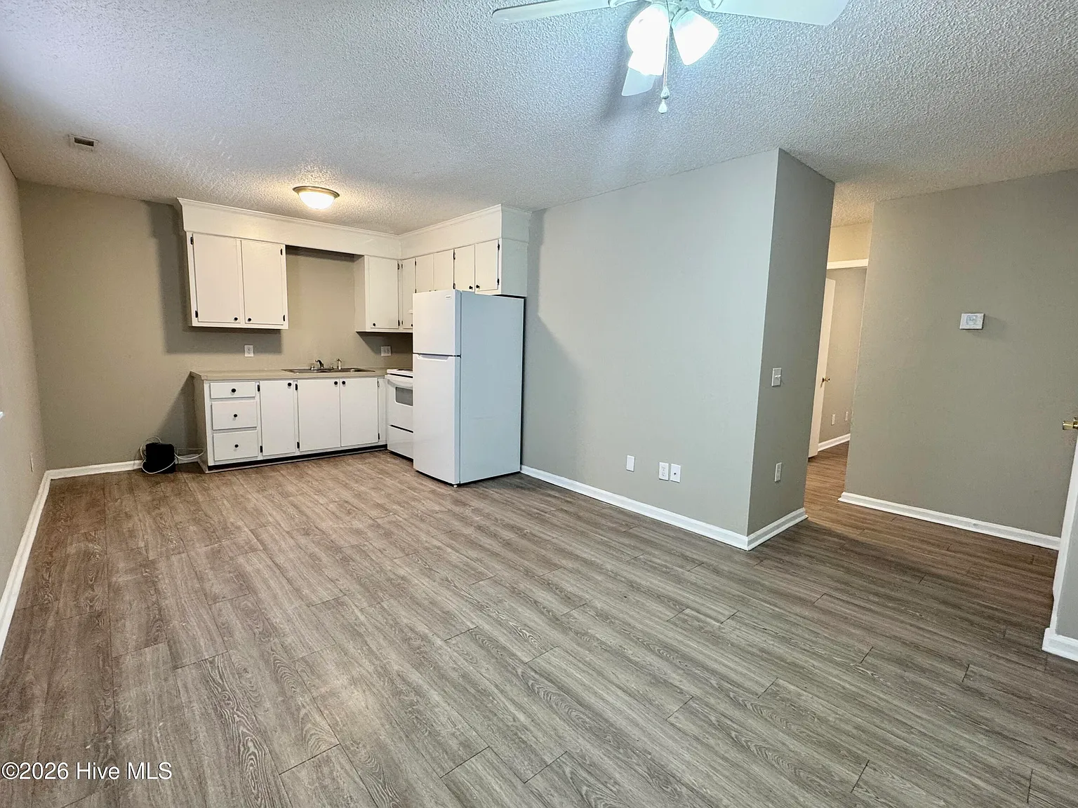 2 bed, 1.0 bath, $775 — Photo 3