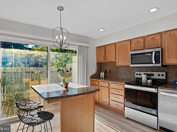 4th image of 11164 Saffold Way