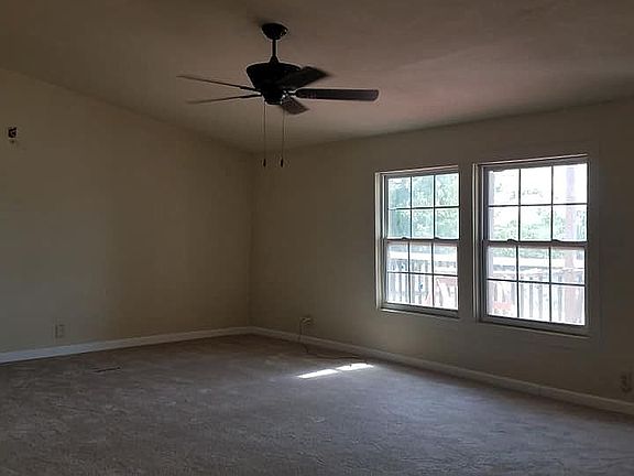 5th image of 208 Wright St W