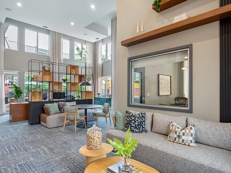 Leasing lobby