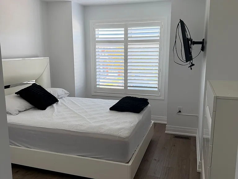 25 Disney Ct #UPPER — Photo 13