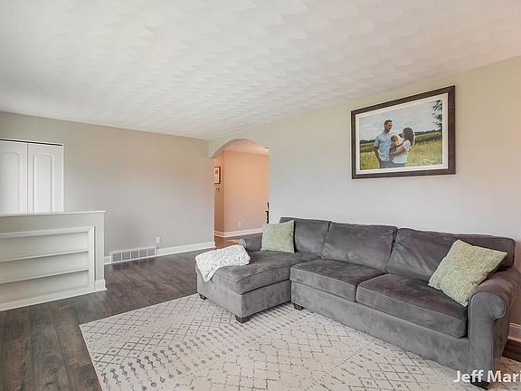 5th image of 2237 Westover Dr