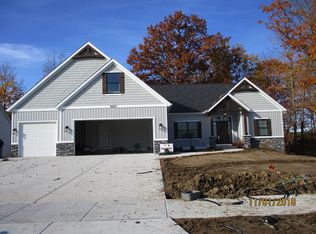 8205 Golden Oak Dr, Jenison, MI 49428