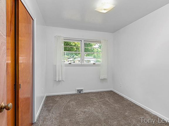 2nd image of 1455 Carlton Ave NE