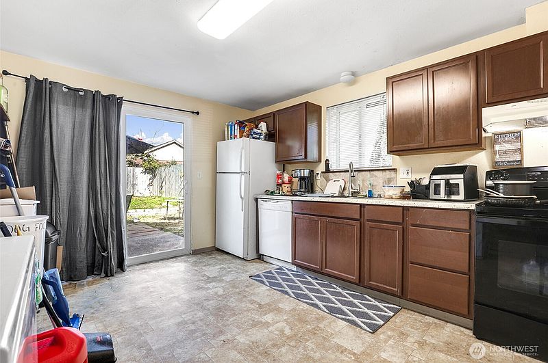 3rd image of 701 E 68th Street