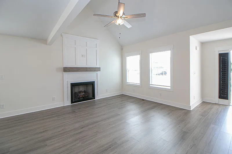 5 bed, 2.5 bath, 2014 sqft, $2,330 — Photo 3