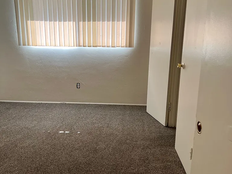 2205 Lawrence Ave — Photo 7