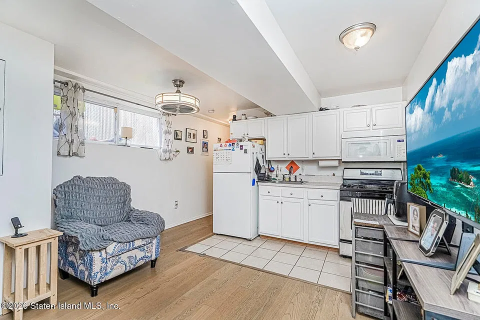 137 Lafayette Ave #2