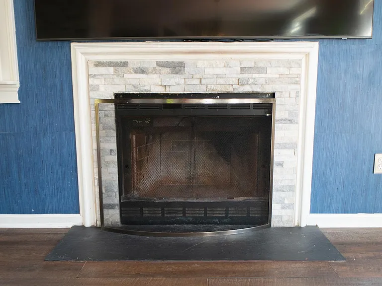 102 Thomas Ln — Photo 16