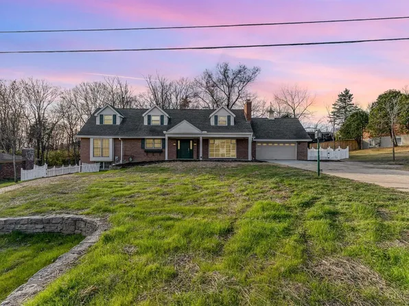 9711 Farmcrest Dr, West Chester, OH 45069