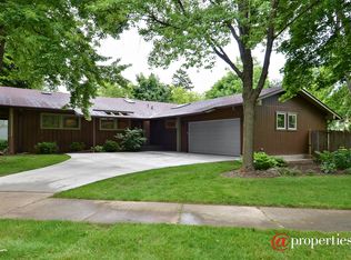 1641 Elmwood Dr, Highland Park, IL