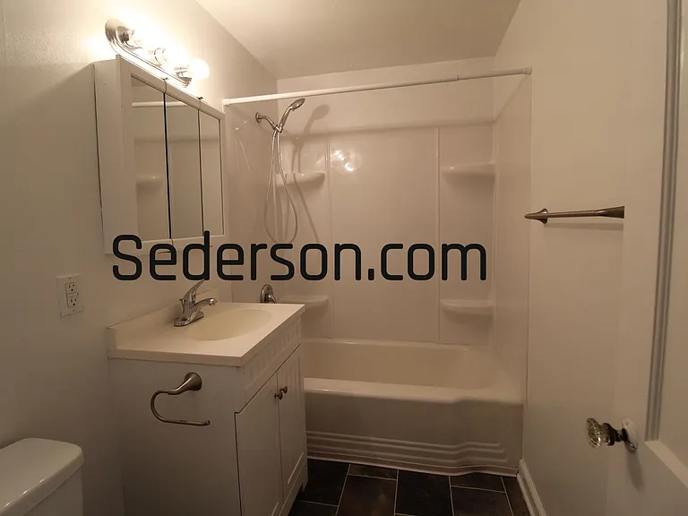 504 E 27th Ave — Photo 8