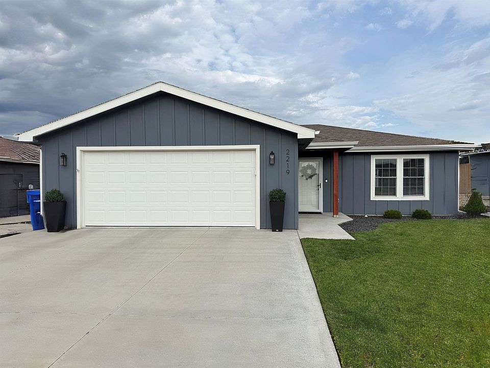 1st image of 2219 Cumberland Dr