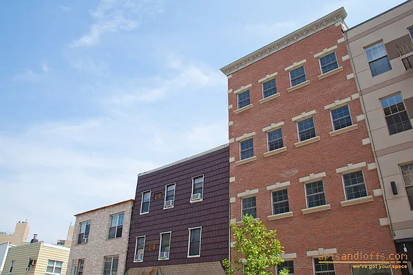 Sold by aptsandlofts.com | media 13