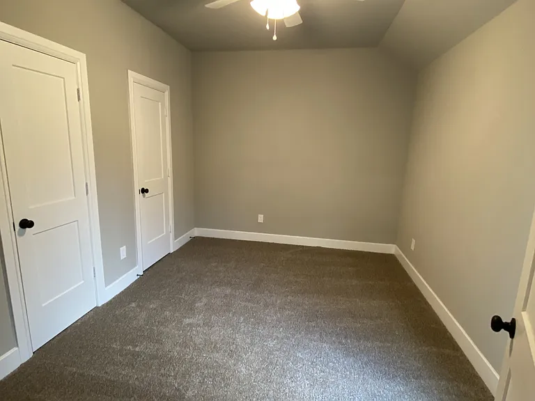 423 W Monterey St — Photo 9