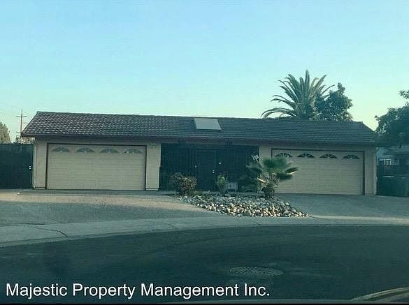 1st image of 1418 Castle Oaks Dr