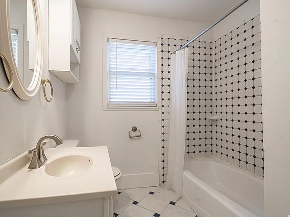 Bathroom Room 1 - First Floor