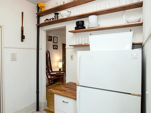 3rd image of 2 Hawthorne St APT 10