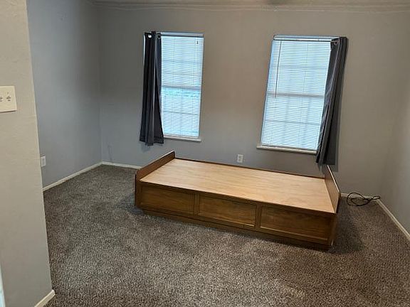 3rd image of 629 Carriagehouse Ln #H-1